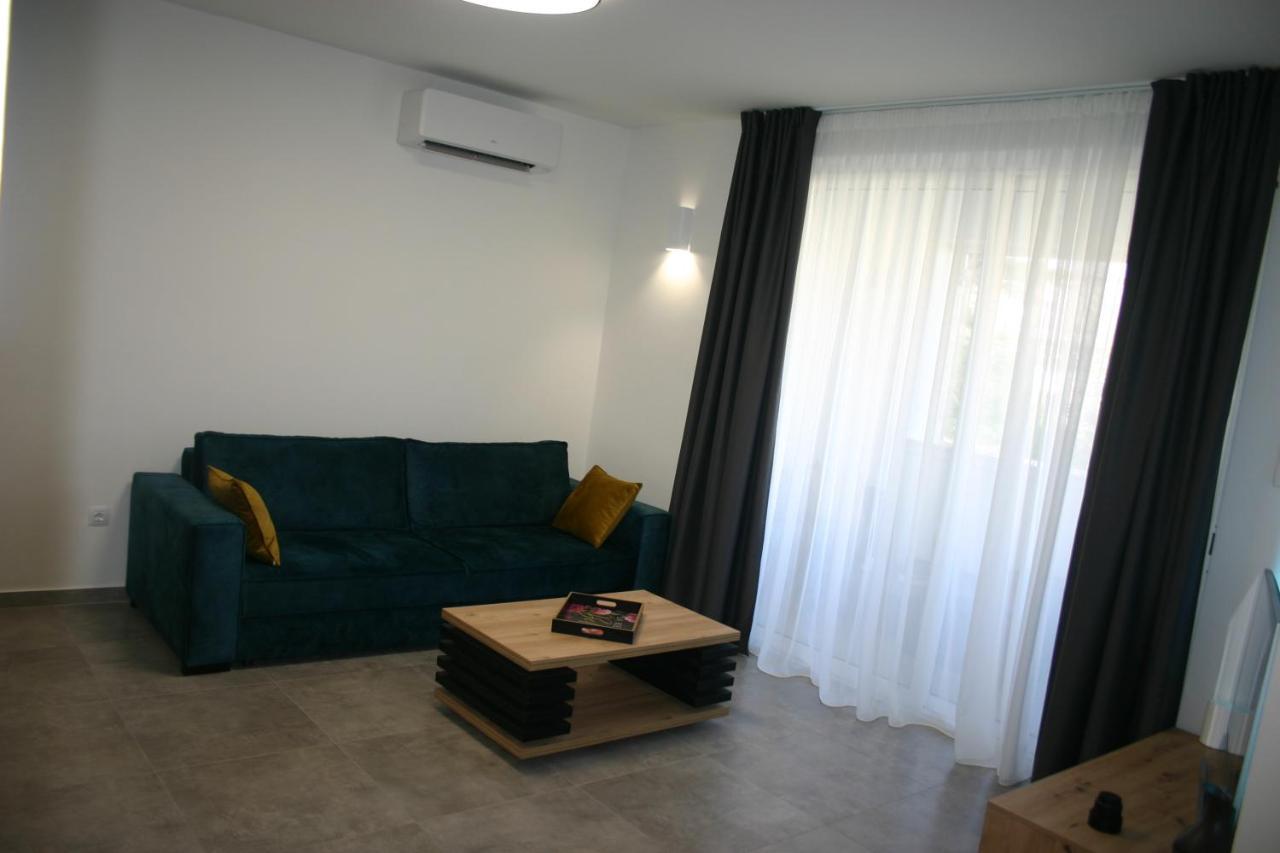 Next Door Apartment Maro & Ivan 니바이스 외부 사진